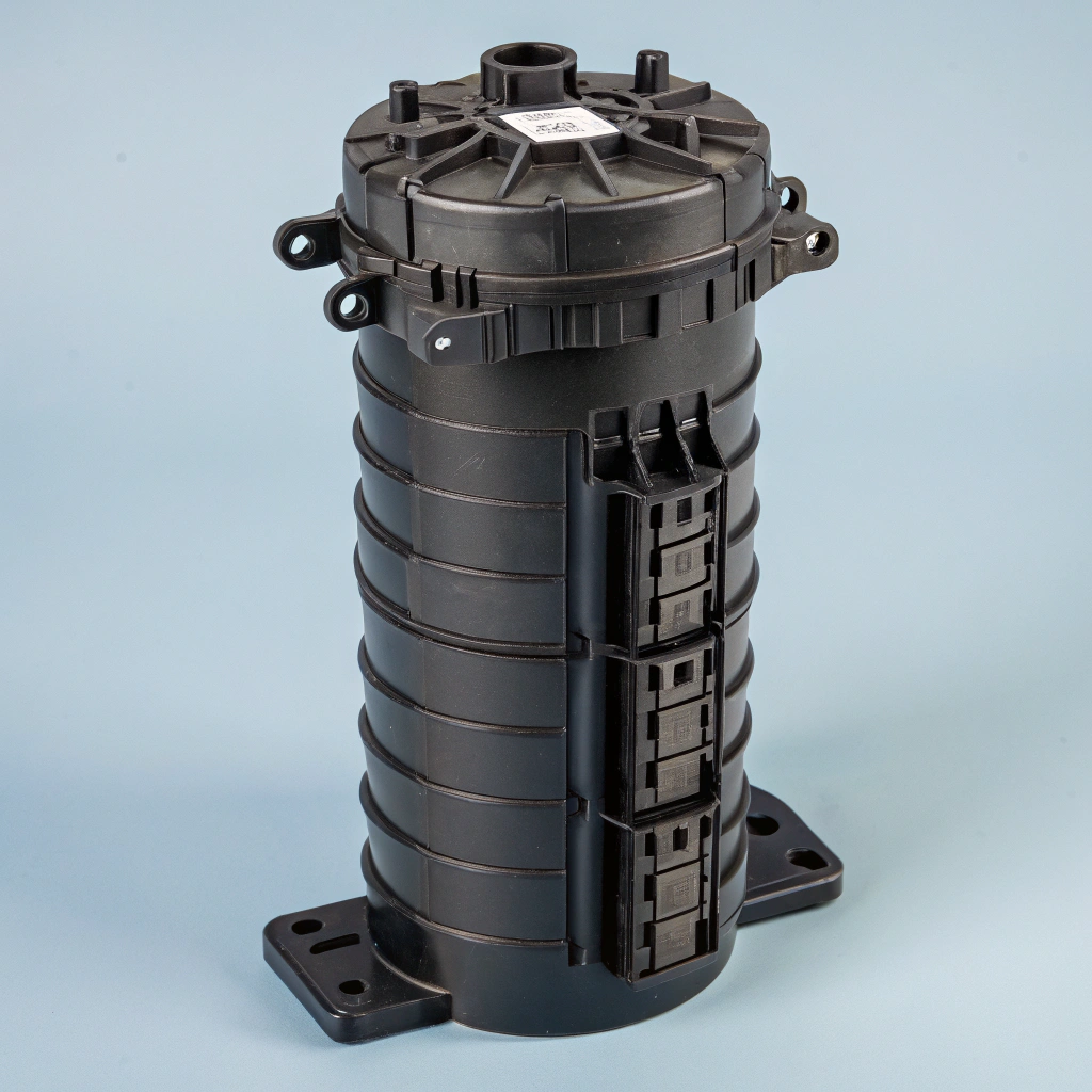 Aerial pole mount fiber optic splice closure